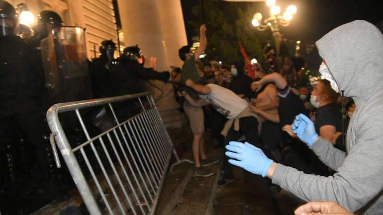 Beograd nakon protesta: Povrijeđeno više od 20 policajaca i građana